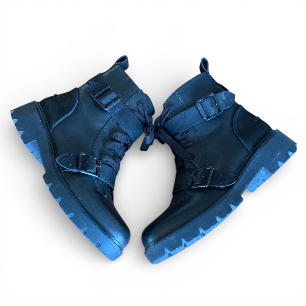 UGG Zorrah Women’s Combat Boots Size 10